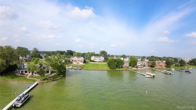 1540 Cass Lake Road, Keego Harbor, MI 48320