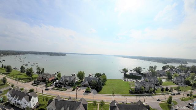 1540 Cass Lake Road, Keego Harbor, MI 48320