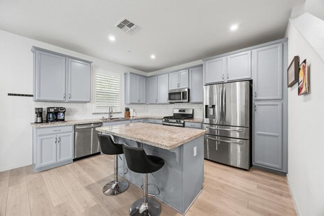 1048 Knox, Roseville, CA 95747