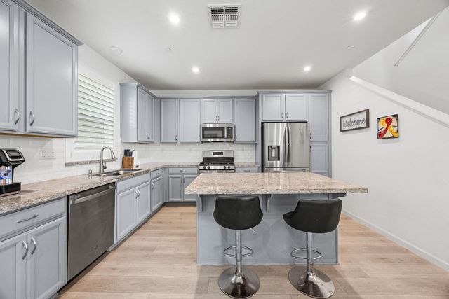 1048 Knox, Roseville, CA 95747