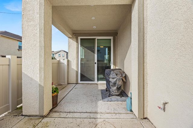 1048 Knox, Roseville, CA 95747