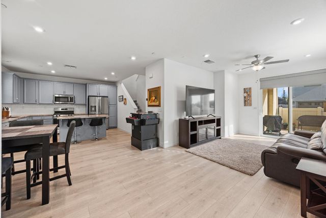 1048 Knox, Roseville, CA 95747