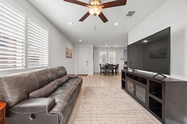 1048 Knox, Roseville, CA 95747