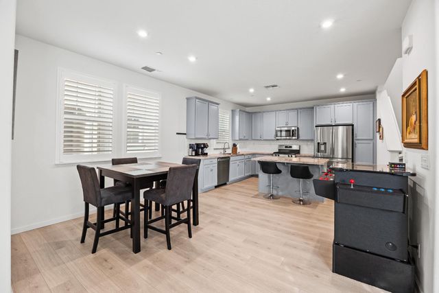 1048 Knox, Roseville, CA 95747