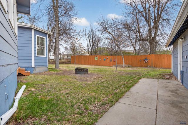 1512 SHARP DR, Rapid City, SD 57703