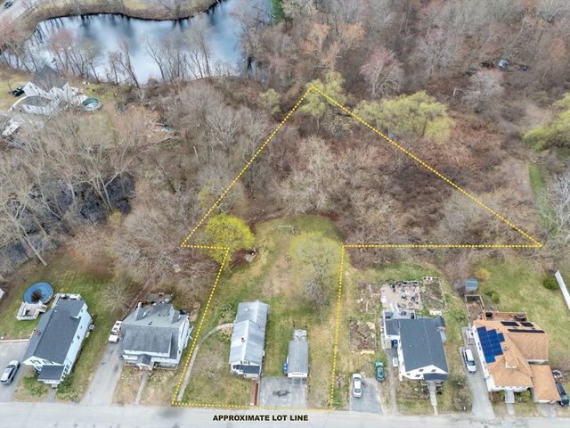 16 Marjorie St, Methuen, MA 01844