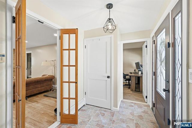 14 King Road, Park Ridge, NJ 07656