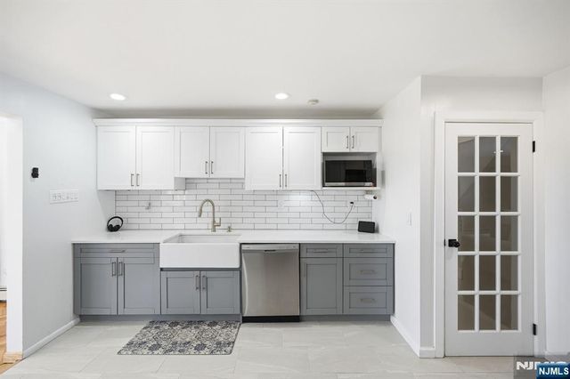 14 King Road, Park Ridge, NJ 07656