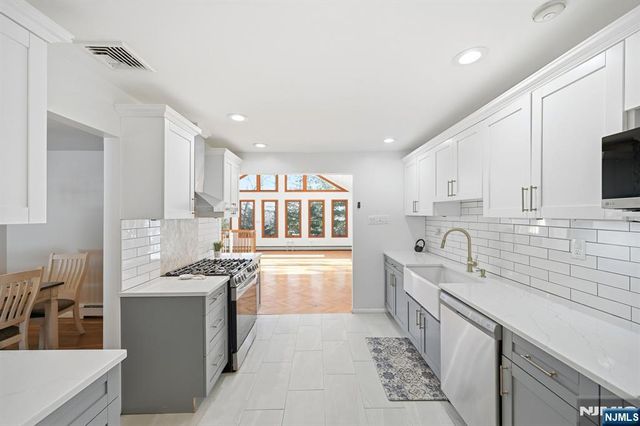 14 King Road, Park Ridge, NJ 07656