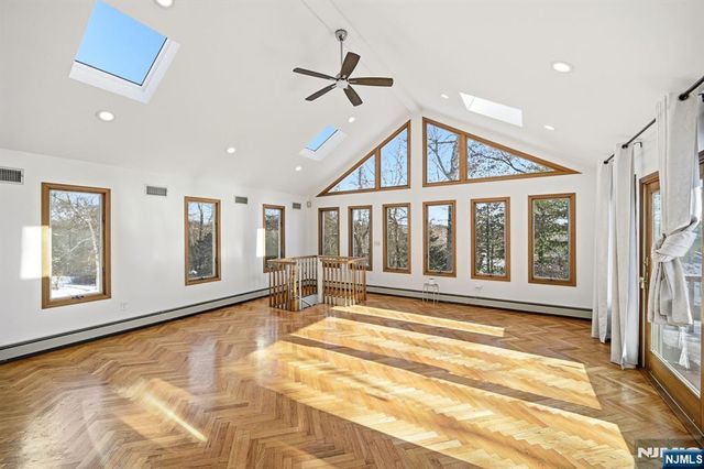 14 King Road, Park Ridge, NJ 07656