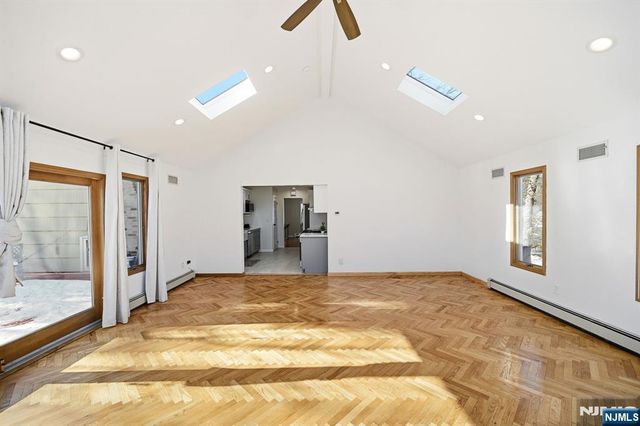 14 King Road, Park Ridge, NJ 07656