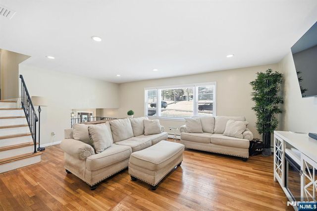 14 King Road, Park Ridge, NJ 07656