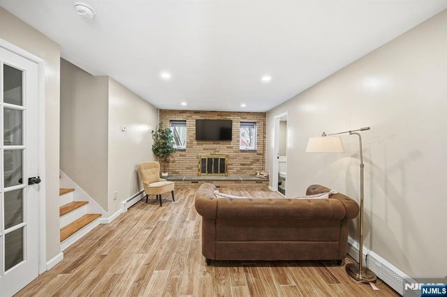 14 King Road, Park Ridge, NJ 07656