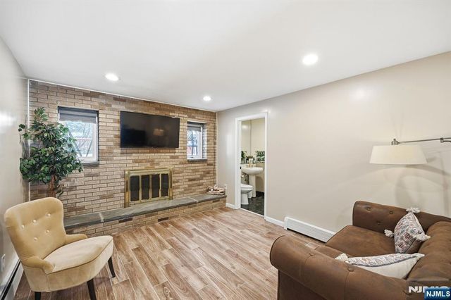 14 King Road, Park Ridge, NJ 07656