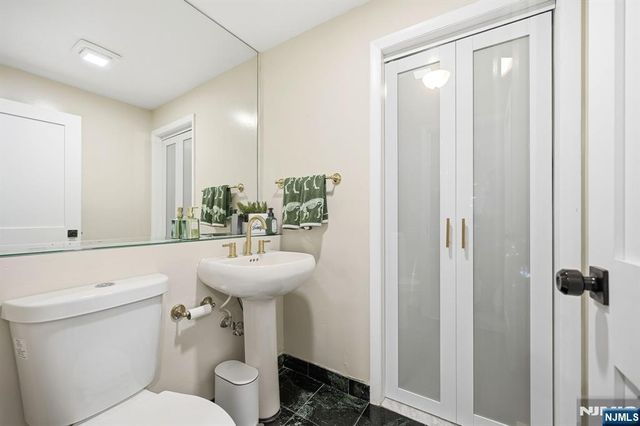 14 King Road, Park Ridge, NJ 07656