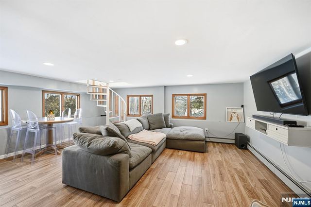 14 King Road, Park Ridge, NJ 07656