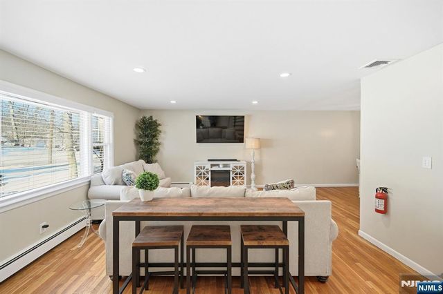 14 King Road, Park Ridge, NJ 07656