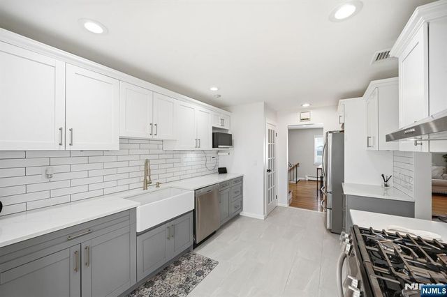 14 King Road, Park Ridge, NJ 07656