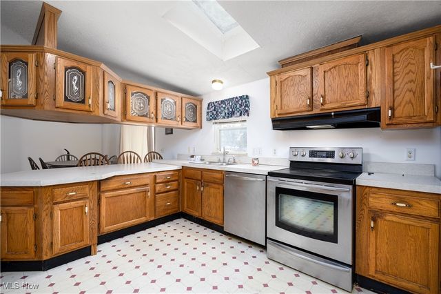 168 2nd Street SE, Barberton, OH 44203