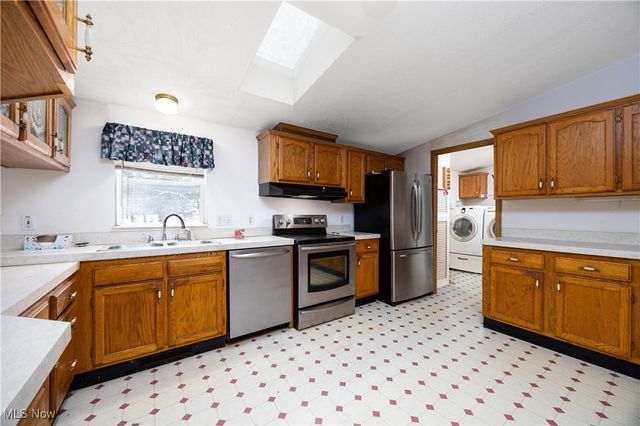 168 2nd Street SE, Barberton, OH 44203