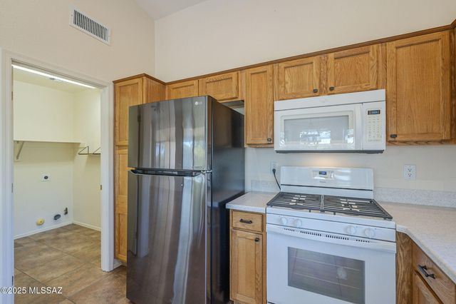 1781 E Redstart Road, Green Valley, AZ 85614