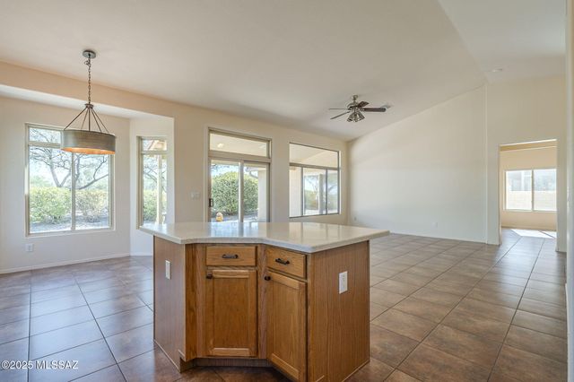 1781 E Redstart Road, Green Valley, AZ 85614