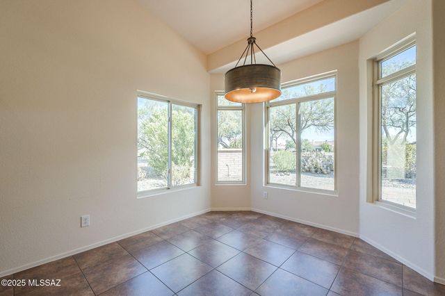 1781 E Redstart Road, Green Valley, AZ 85614