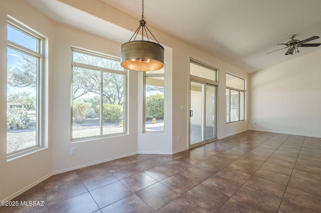 1781 E Redstart Road, Green Valley, AZ 85614