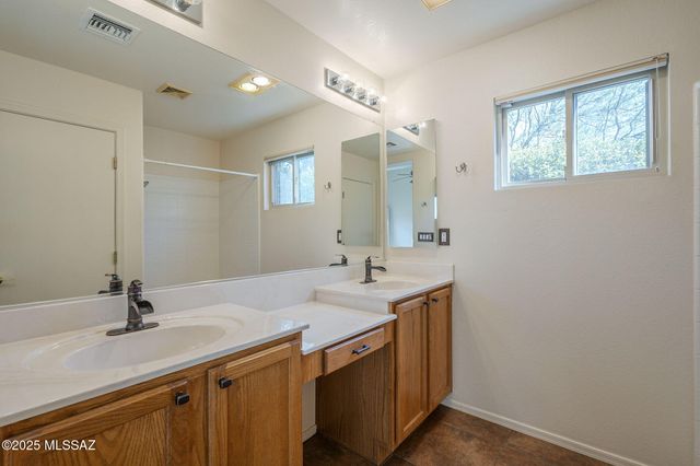 1781 E Redstart Road, Green Valley, AZ 85614