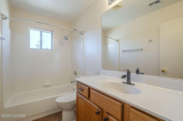 1781 E Redstart Road, Green Valley, AZ 85614