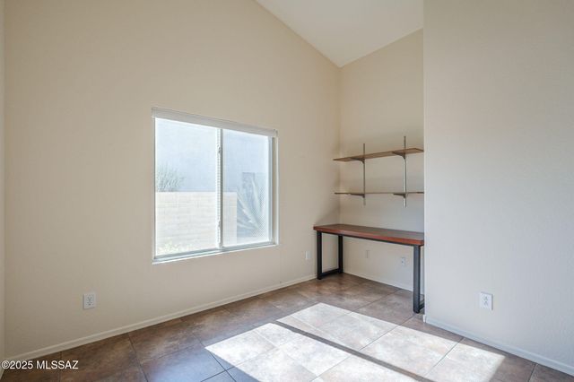 1781 E Redstart Road, Green Valley, AZ 85614