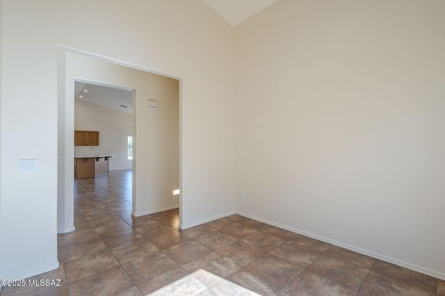 1781 E Redstart Road, Green Valley, AZ 85614