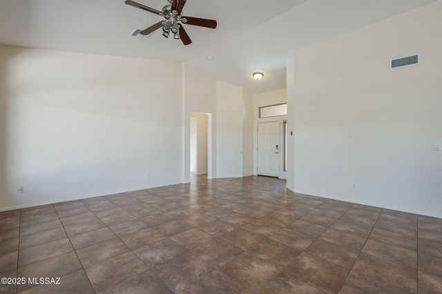 1781 E Redstart Road, Green Valley, AZ 85614