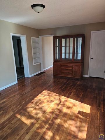 107 SW Taylor ST, Topeka, KS 66603