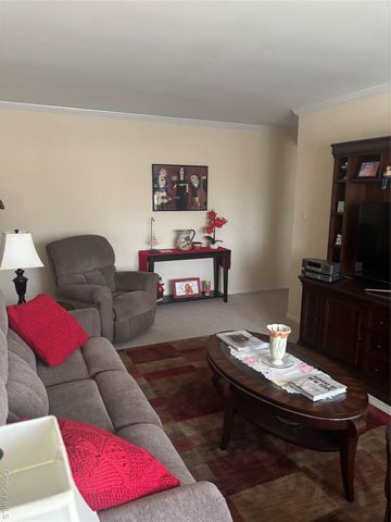 99 Madison Street 6U, Port Washington, NY 11050