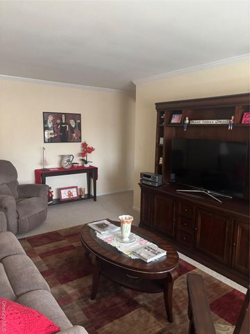 99 Madison Street 6U, Port Washington, NY 11050