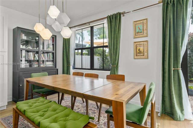 1023 NW 100th Ave, Miami, FL 33172