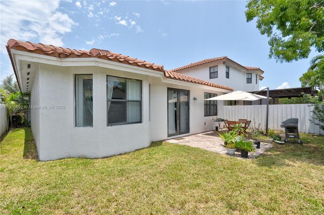 1023 NW 100th Ave, Miami, FL 33172