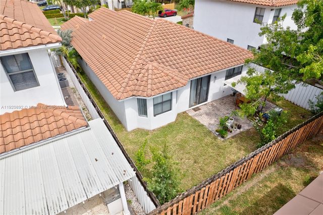 1023 NW 100th Ave, Miami, FL 33172