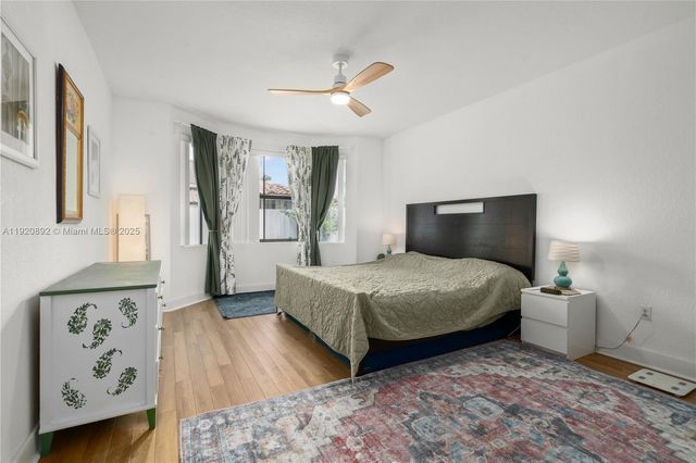 1023 NW 100th Ave, Miami, FL 33172