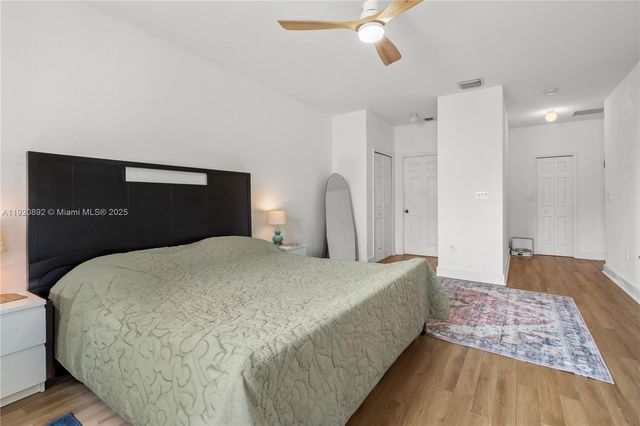 1023 NW 100th Ave, Miami, FL 33172