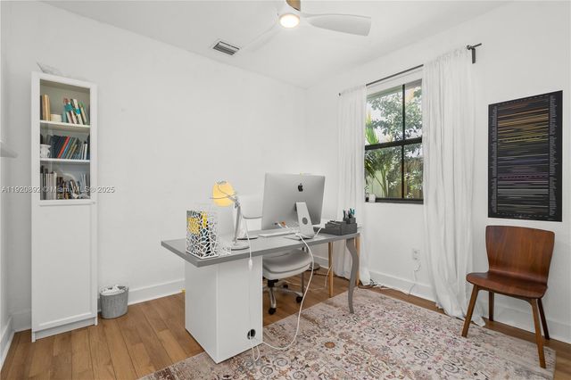 1023 NW 100th Ave, Miami, FL 33172