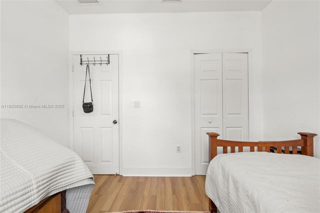 1023 NW 100th Ave, Miami, FL 33172