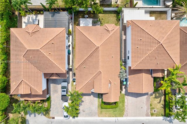 1023 NW 100th Ave, Miami, FL 33172