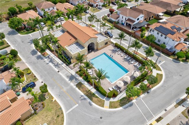 1023 NW 100th Ave, Miami, FL 33172