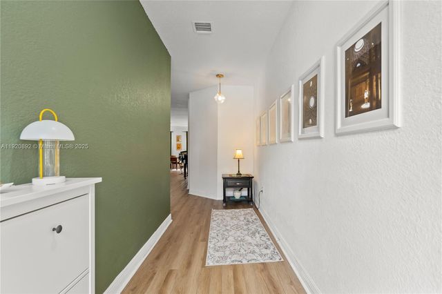 1023 NW 100th Ave, Miami, FL 33172