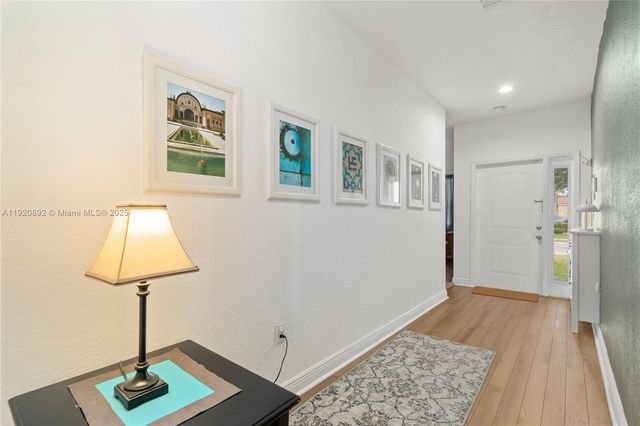 1023 NW 100th Ave, Miami, FL 33172