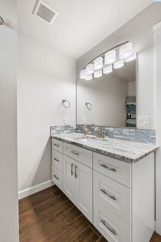 280 Jake Rd, Pasco, WA 99301