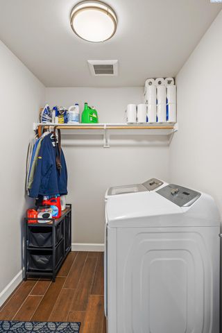 280 Jake Rd, Pasco, WA 99301