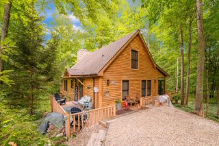 302 Hampshire Colony, Buchanan, MI 49107